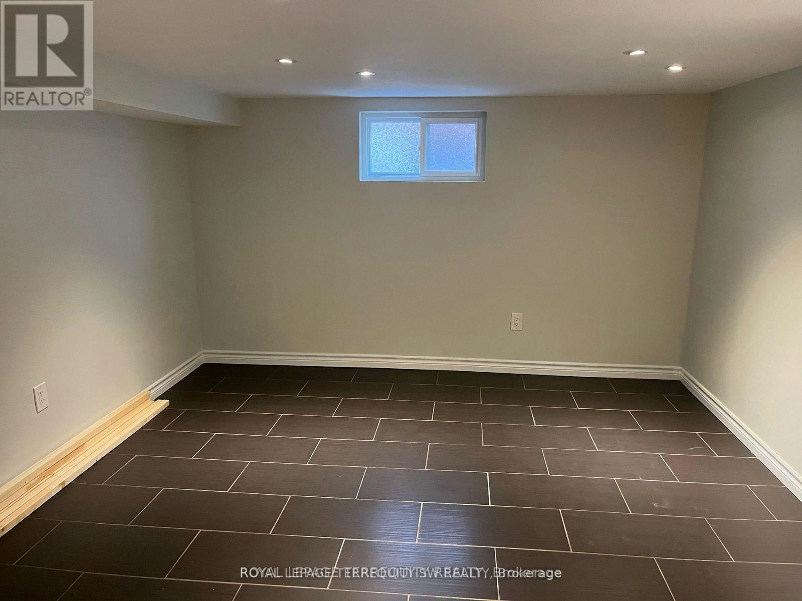 BSMT-31 Chamberlain Avenue, Toronto, ON, M6E 4J7 - 3