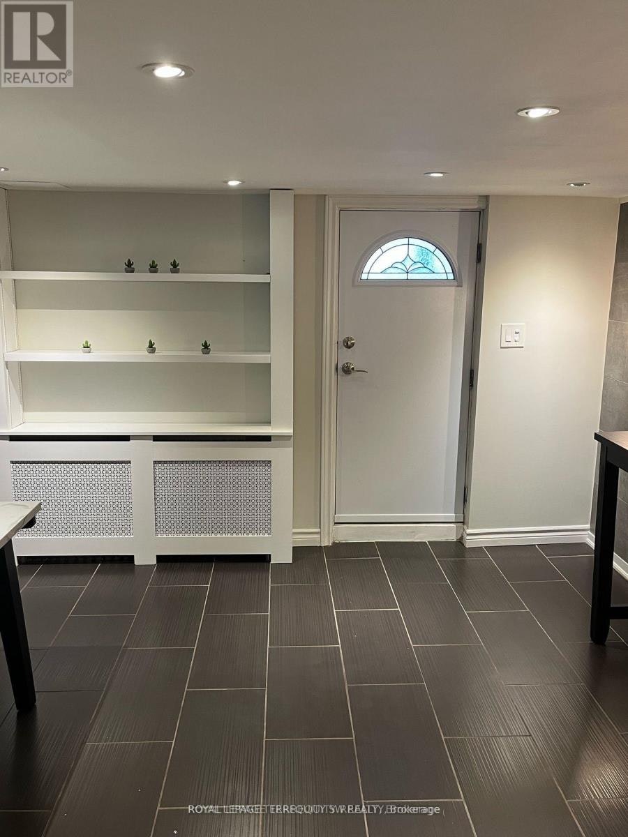 BSMT-31 Chamberlain Avenue, Toronto, ON, M6E 4J7 - 7