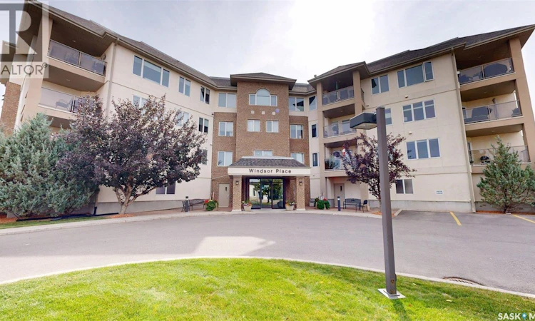 305-3101 Renfrew Crescent E