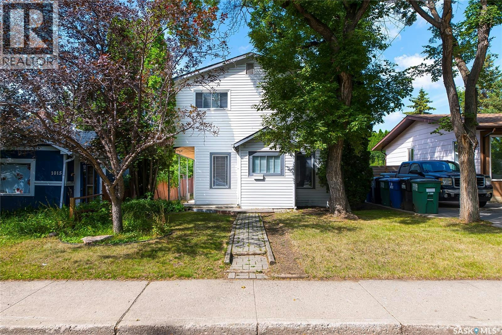 1017 J Avenue N, Saskatoon, SK, S7L 2L3