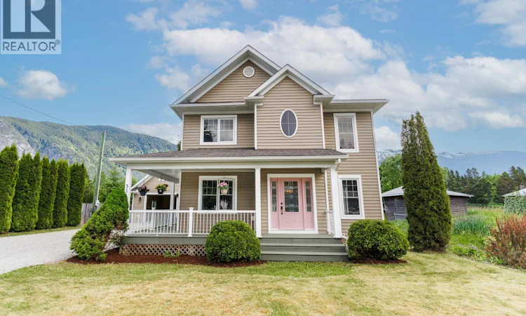 3561 Cottonwood Crescent