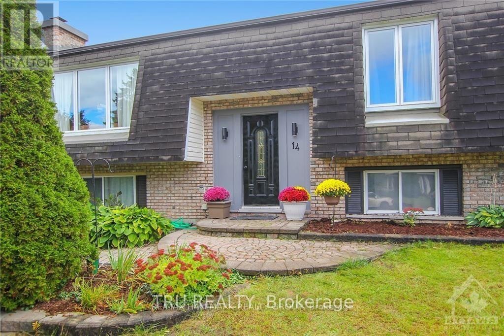 14 Langholm Crescent, Ottawa, ON, K2J 1H2