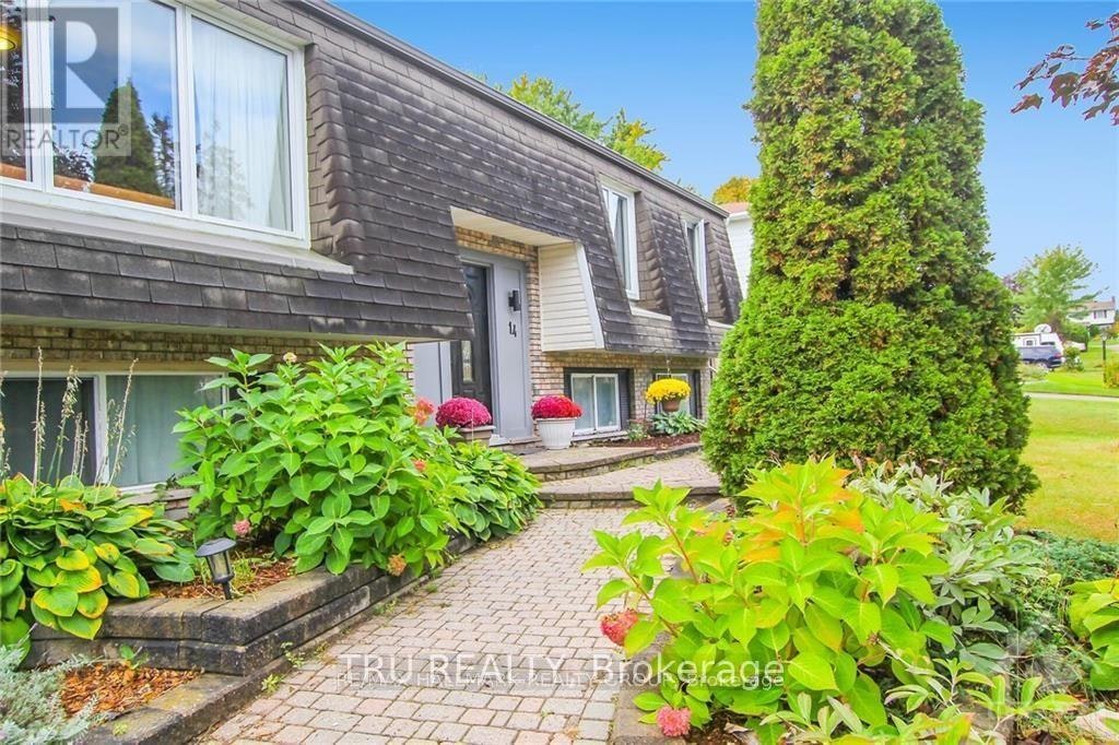 14 Langholm Crescent, Ottawa, ON, K2J 1H2 - 2