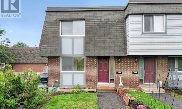 2998 Fairlea Crescent