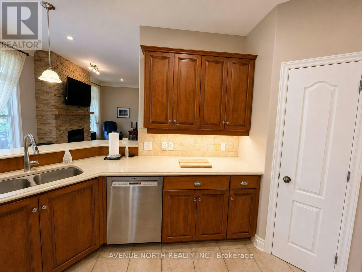 6746 Waterside Court, Ottawa, ON, K4P 1P8 - 7