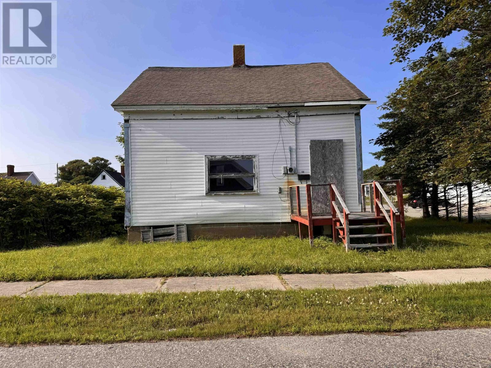 12 Butler Street, Yarmouth, NS, B5A 3Y8