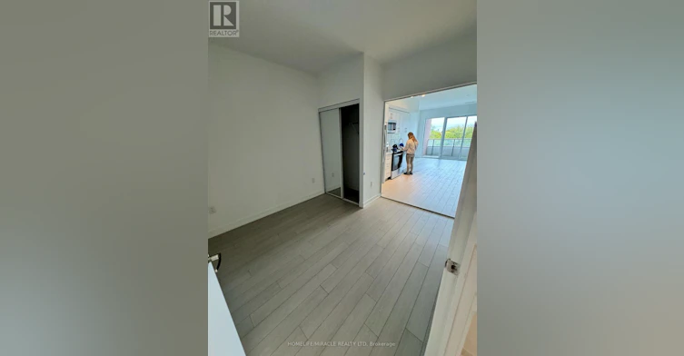 425-4010 Eglinton Avenue, Toronto, ON, M9A 0G5 - 4