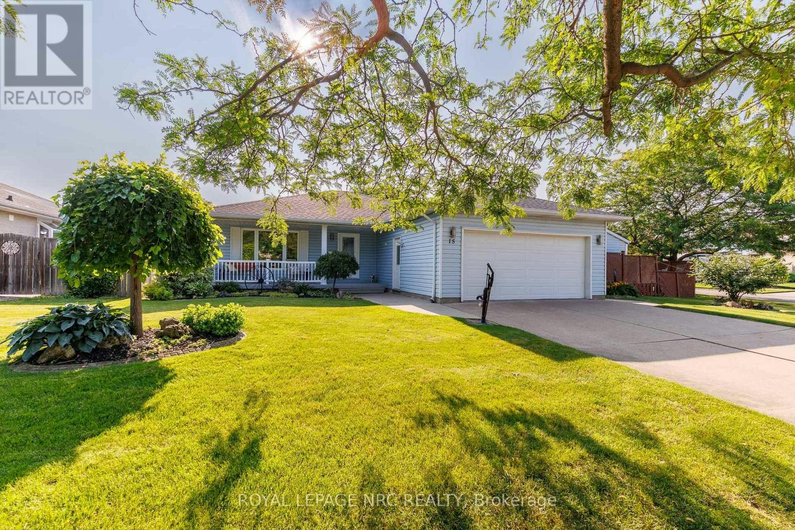 15 Foxhill Crescent, St. Catharines, ON, L2S 3T9