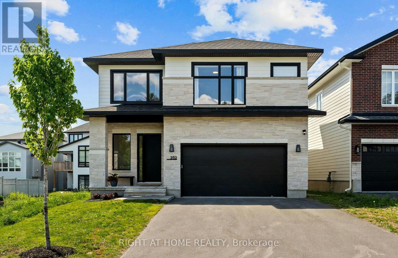 252 Ketchikan Crescent, Ottawa, ON, K2T 0S2