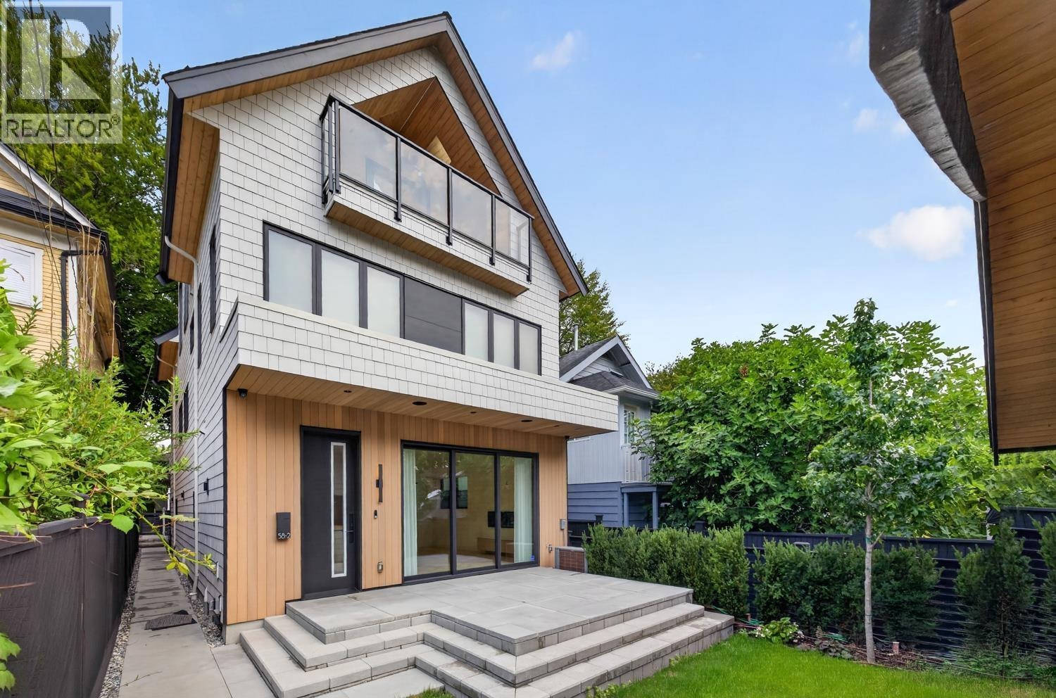 2-58 E 40th Avenue, Vancouver, BC, V5W 1L4