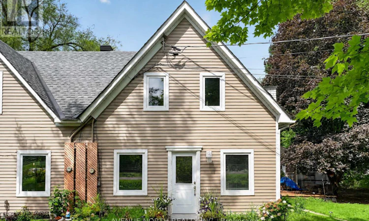 2943 Old Montreal Road