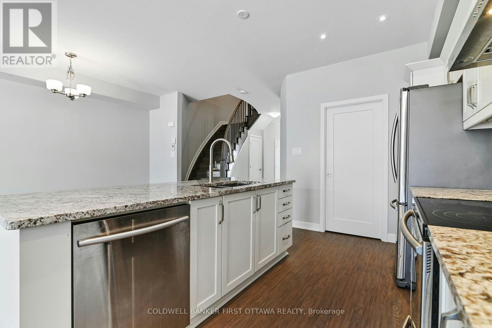 1042 Cobble Hill Drive, Ottawa, ON, K2J 0J7 - 9