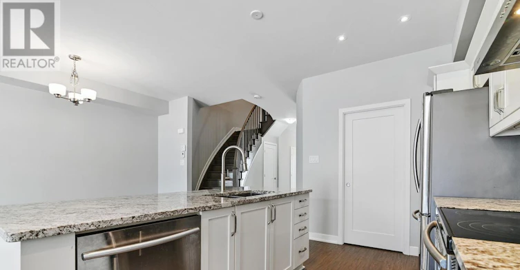 1042 Cobble Hill Drive, Ottawa, ON, K2J 0J7 - 9