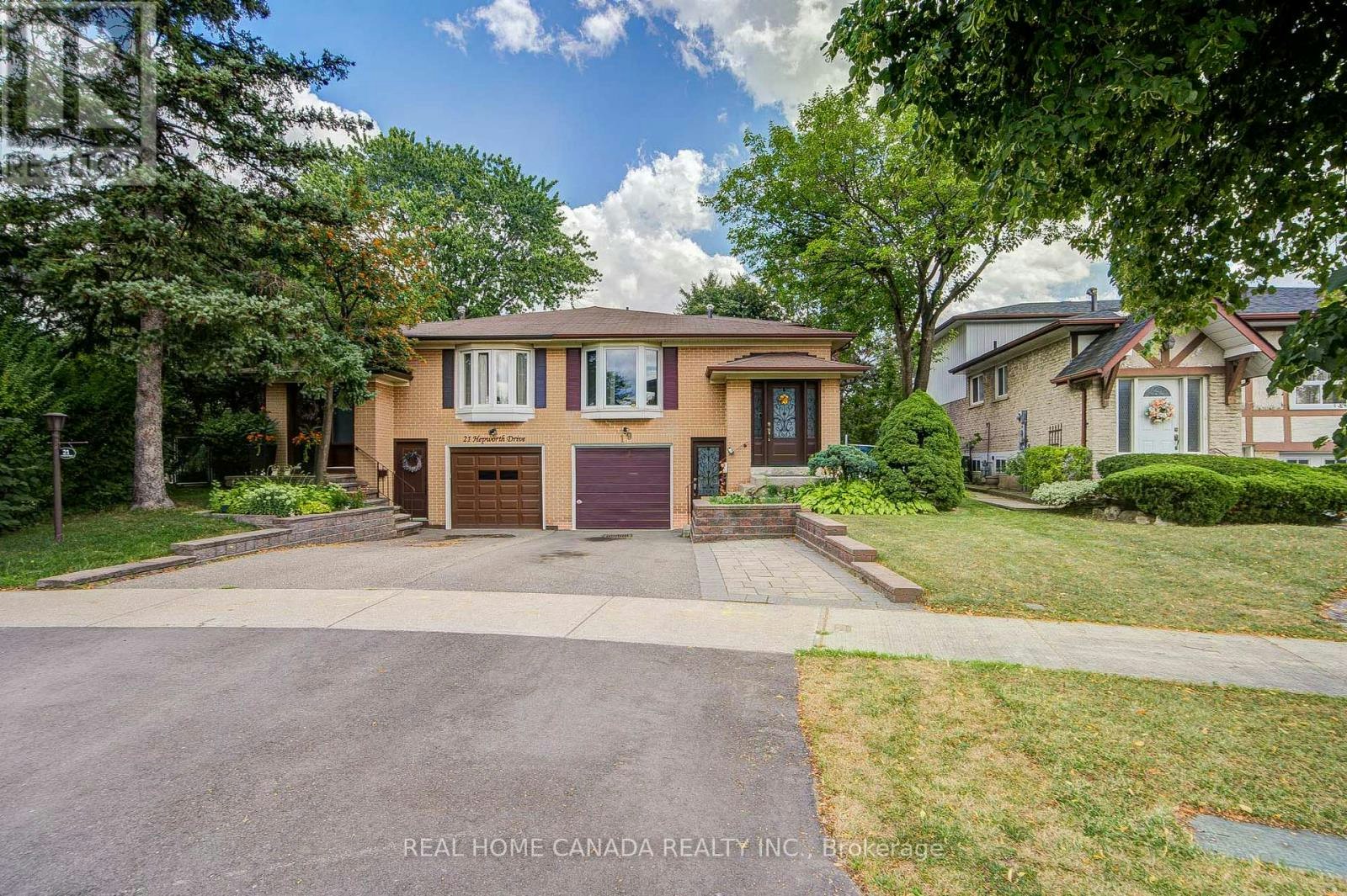 19 Hepworth Drive, Toronto, ON, M9R 3W1