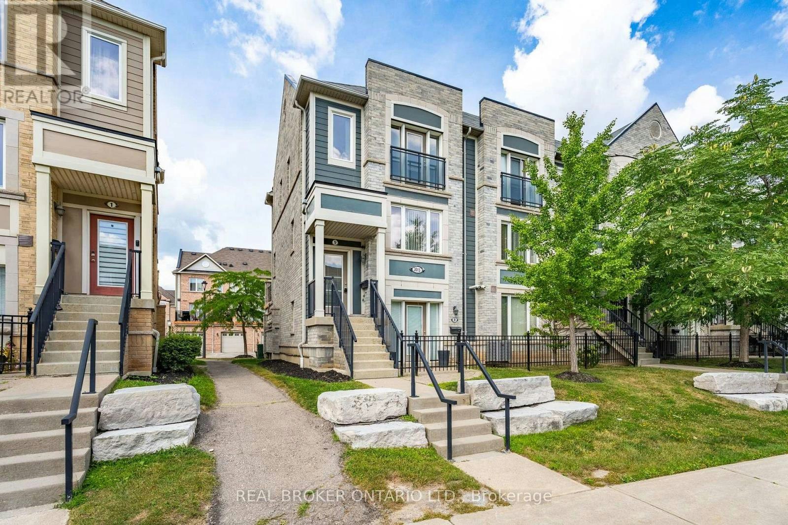 9-3015 Destination Drive, Mississauga, ON, L5M 0P3
