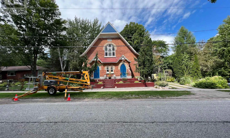10 Mill Street W
