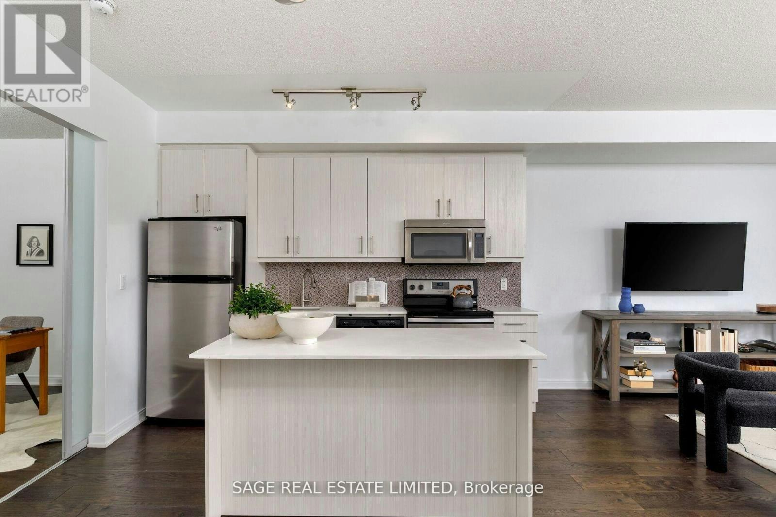 401-760 The Queensway, Toronto, ON, M8Z 0E1 - 2