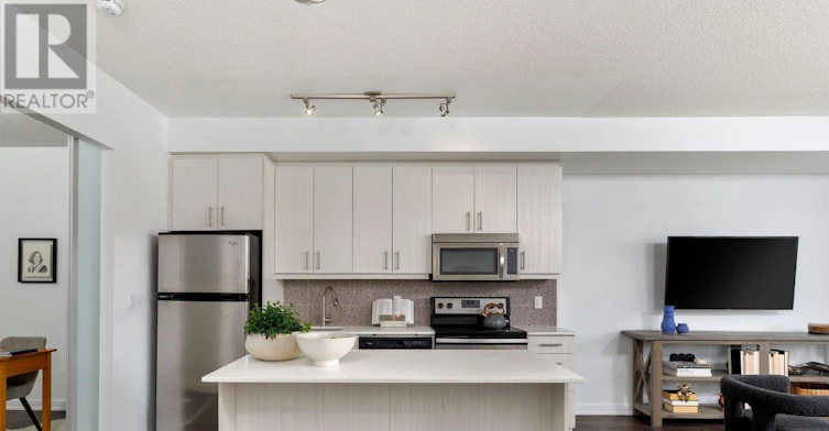 401-760 The Queensway, Toronto, ON, M8Z 0E1 - 2