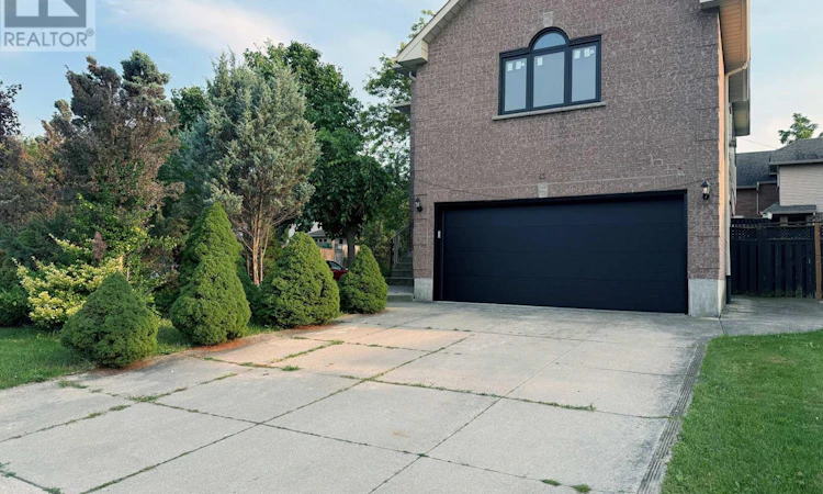 43 Falconridge Drive