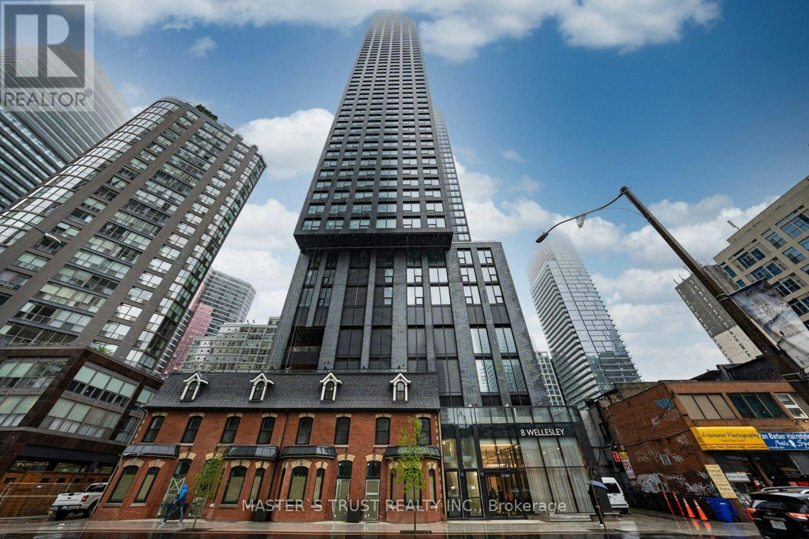701-8 Wellesley Street W, Toronto, ON, M4Y 0J5 - 2