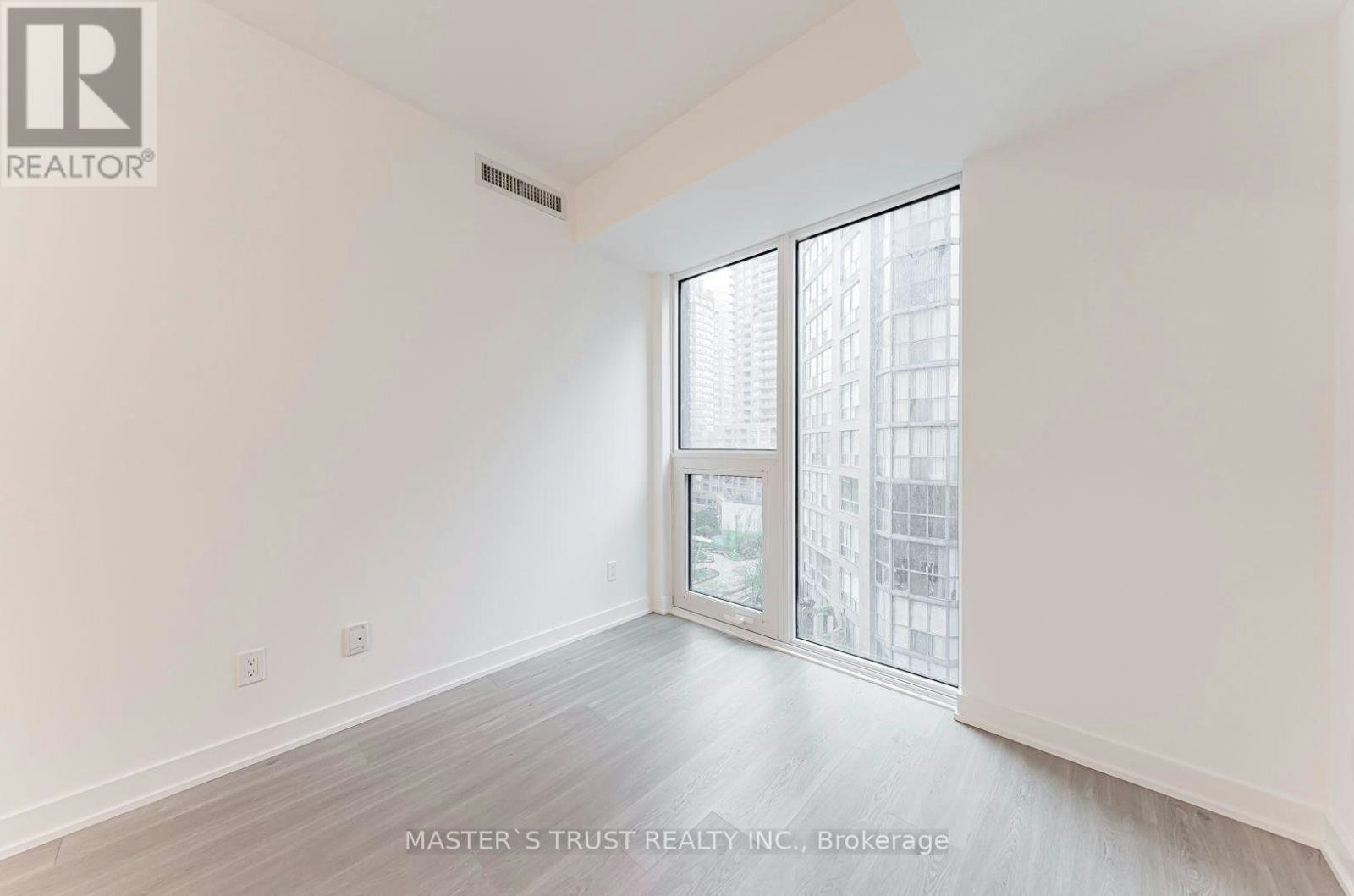 701-8 Wellesley Street W, Toronto, ON, M4Y 0J5 - 12