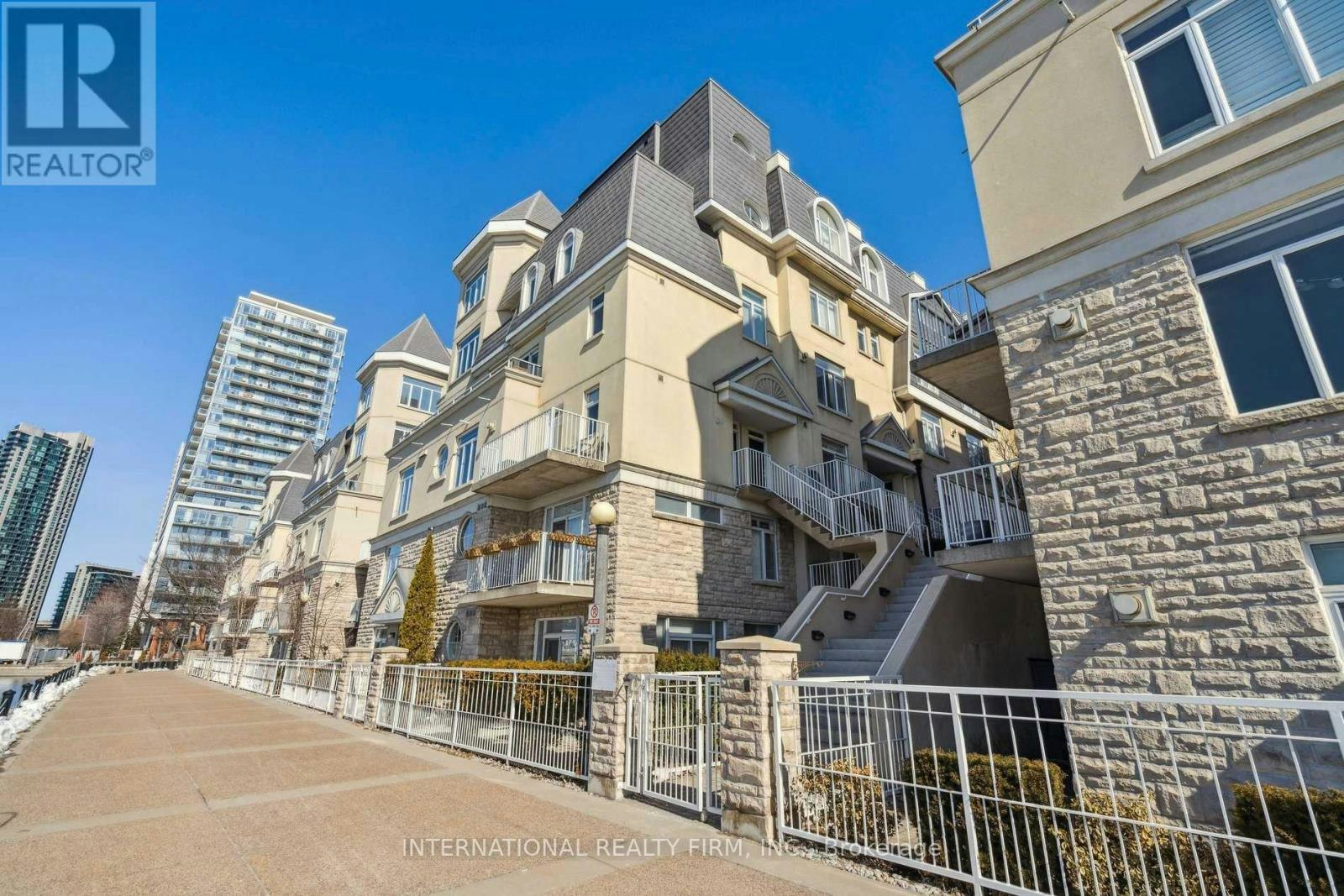389-32 Stadium Road, Toronto, ON, M5V 3P4 - 38