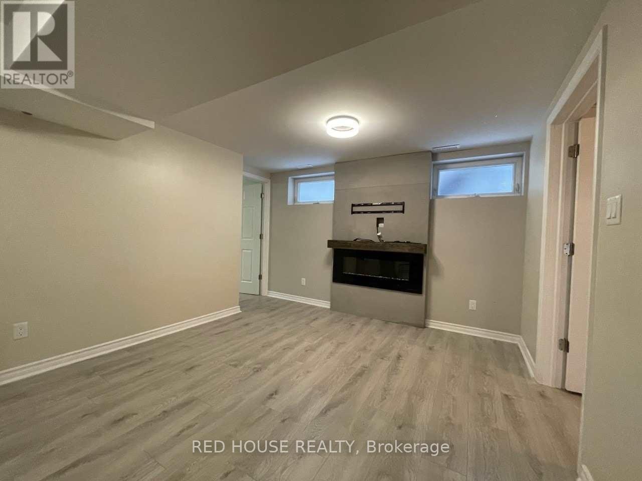 LOWER-69 Simpson Road, Newmarket, ON, L3Y 5E5 - 4