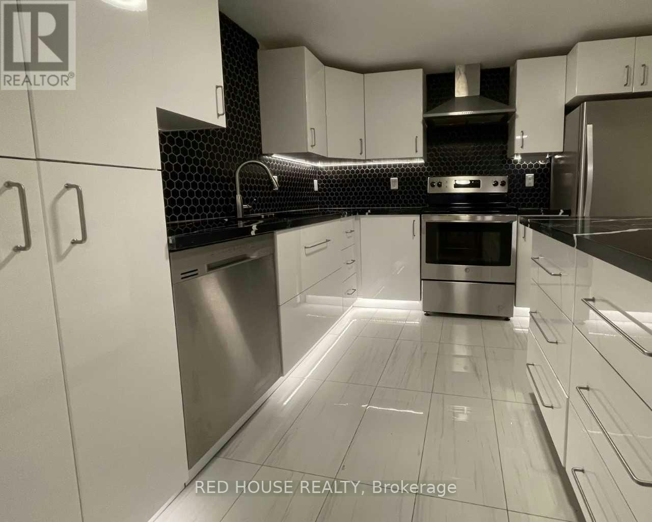 LOWER-69 Simpson Road, Newmarket, ON, L3Y 5E5 - 2