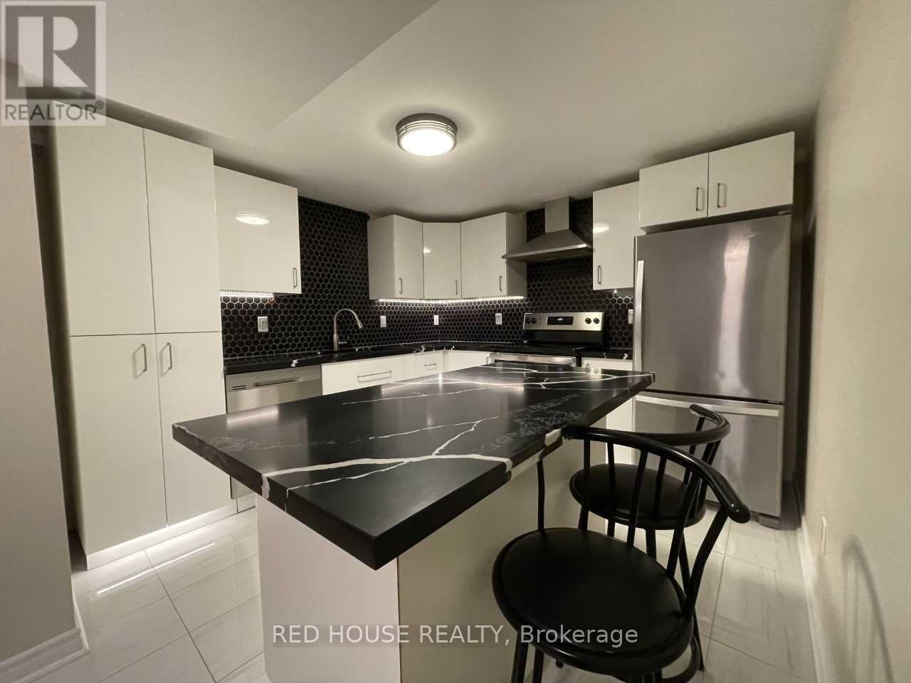 LOWER-69 Simpson Road, Newmarket, ON, L3Y 5E5