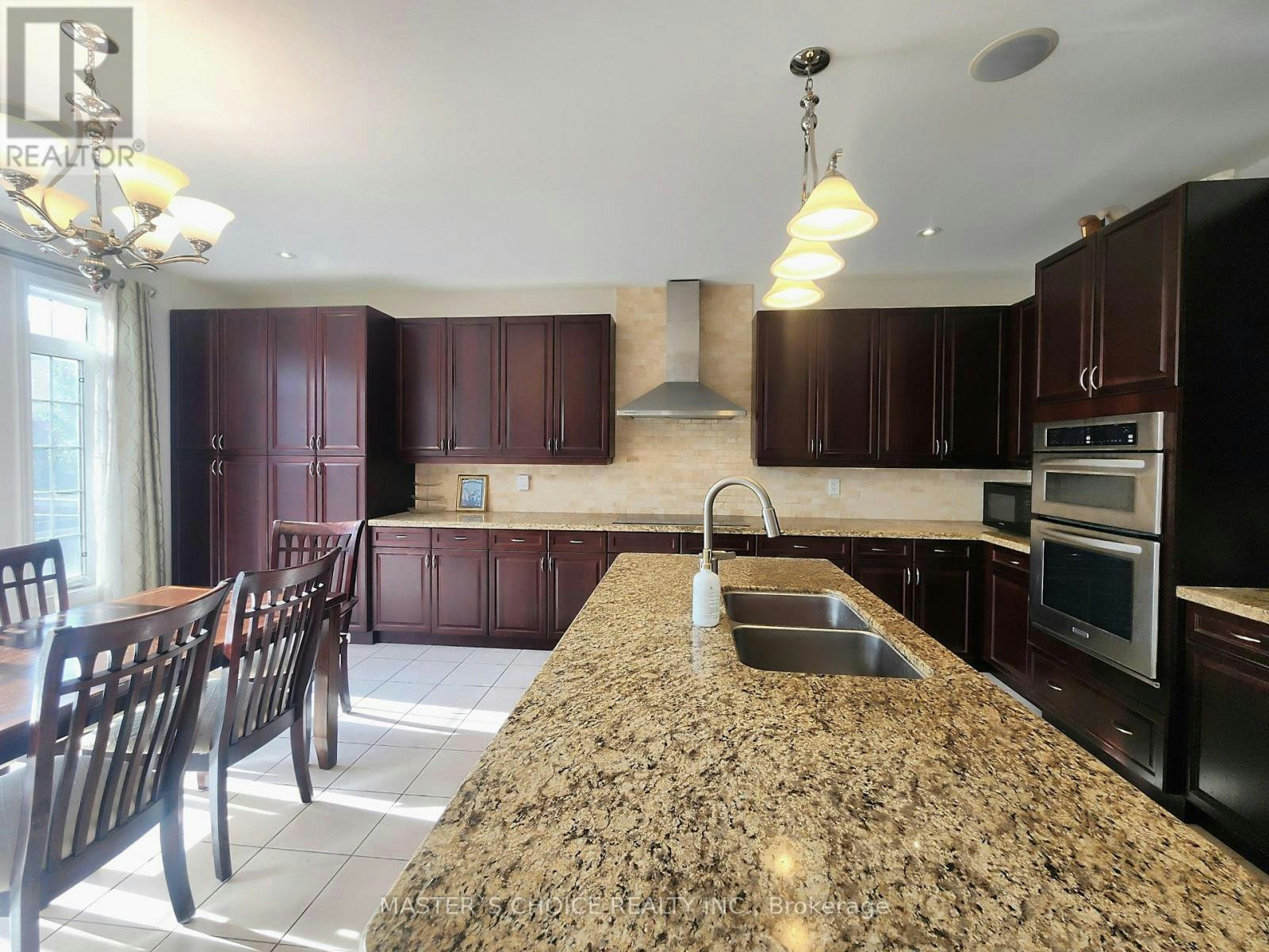 47 Sir Modesto Court, Vaughan, ON, L6A 4G2 - 4