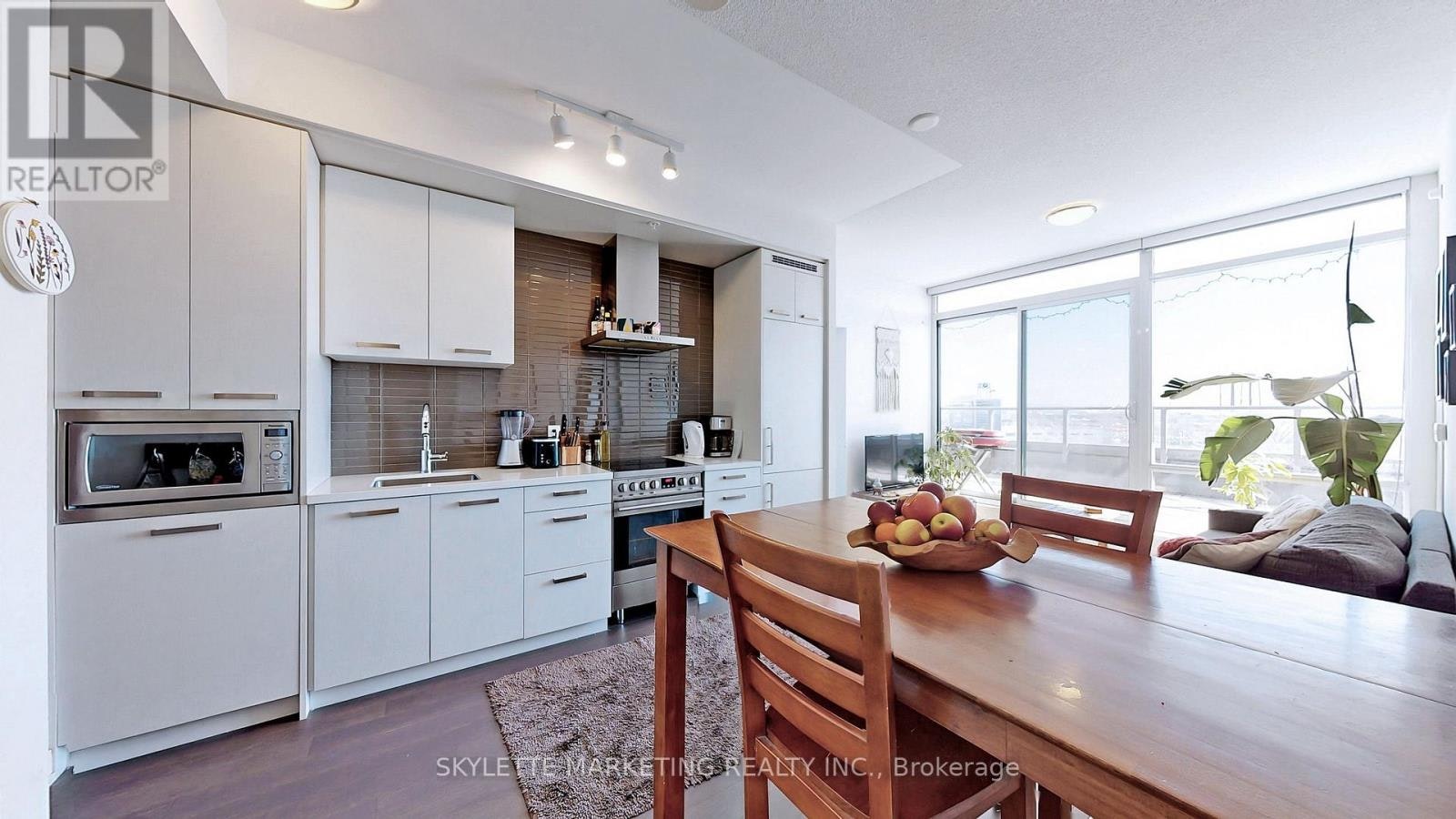 N614-120 Bayview Avenue, Toronto, ON, M5A 0G4 - 4