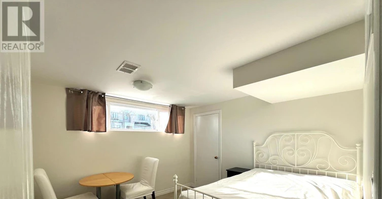 178 Waterloo Avenue, Toronto, ON, M3H 3Z1 - 2
