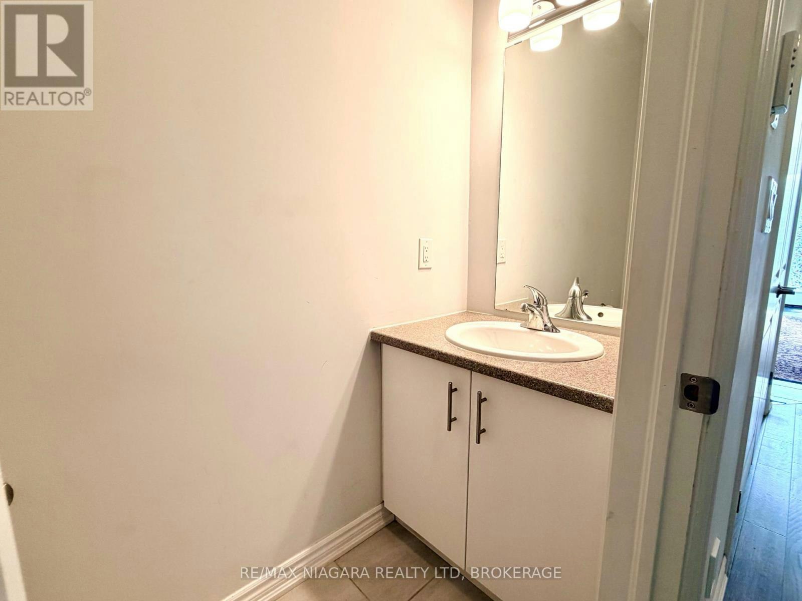 MAIN-237 Louise Street, Welland, ON, L3B 0H8 - 10