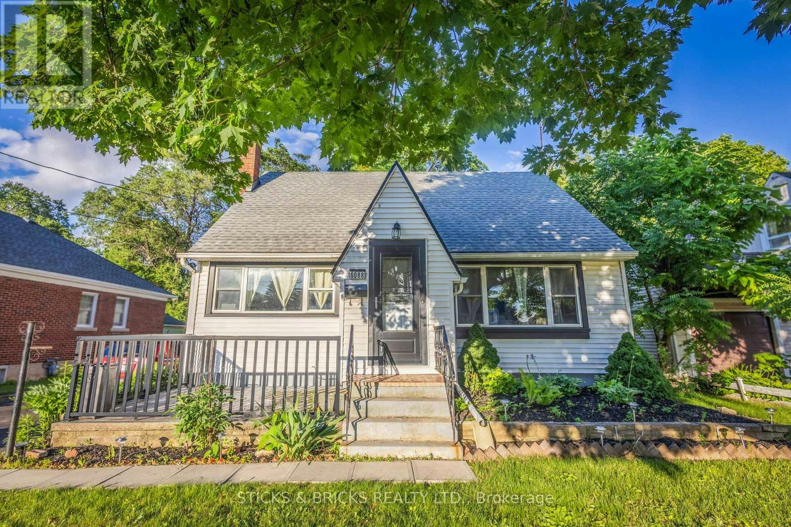 6088 Dorchester Road, Niagara Falls, ON, L2G 5T2
