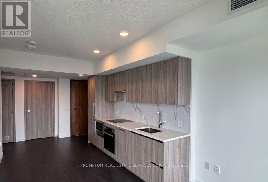 3915-3 Concord Cityplace Way, Toronto, ON, M5V 0X4 - 7
