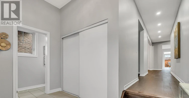 40 Britannia Avenue E, Oshawa, ON, L1L 0C1 - 2