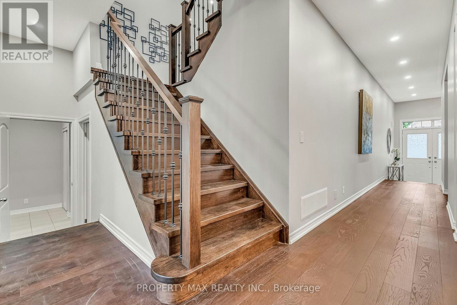 40 Britannia Avenue E, Oshawa, ON, L1L 0C1 - 4
