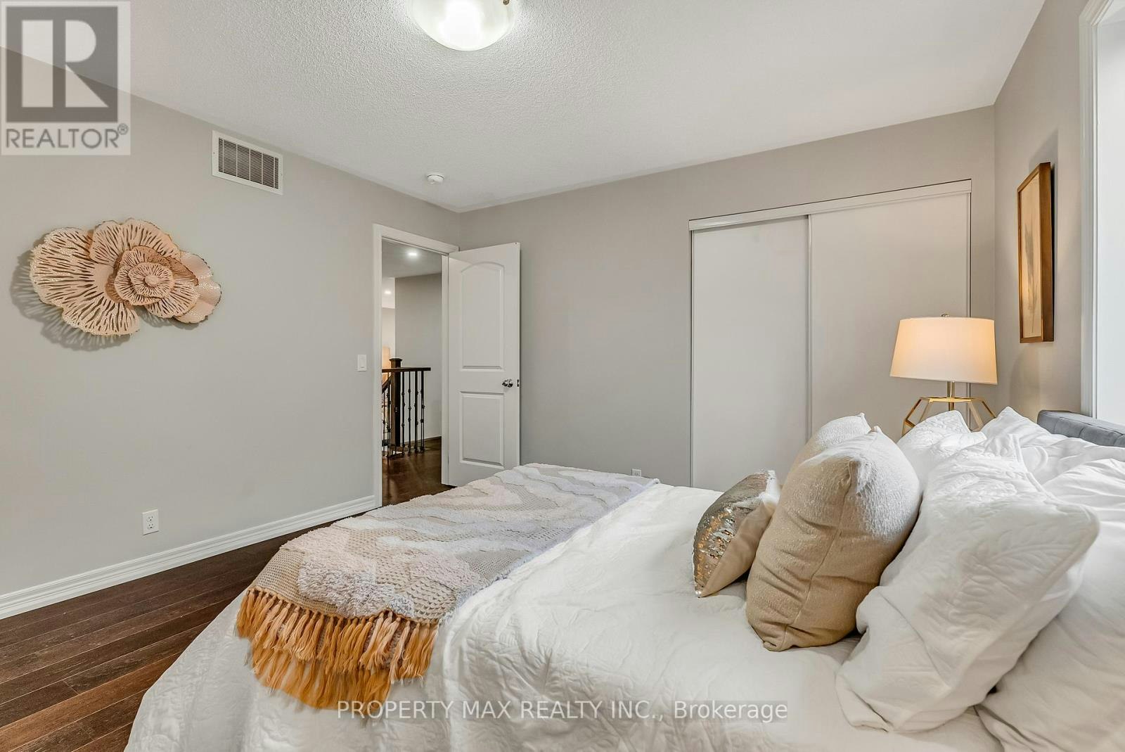 40 Britannia Avenue E, Oshawa, ON, L1L 0C1 - 40