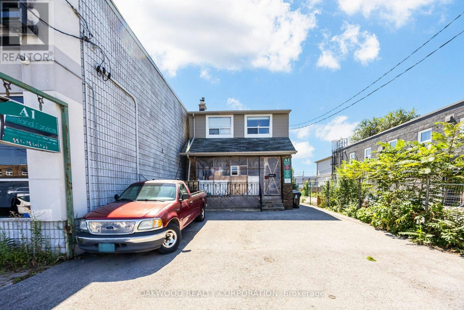 2449 St Clair Avenue W, Toronto, ON, M6N 1K9
