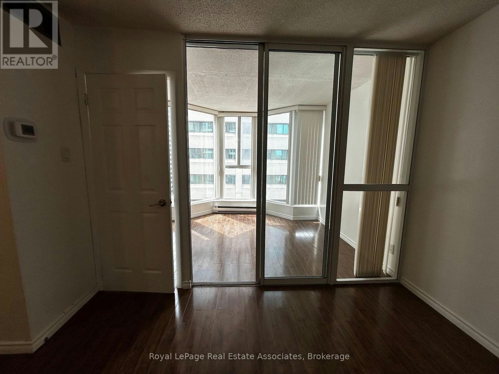 1805-55 Centre Avenue, Toronto, ON, M5G 1R4 - 6