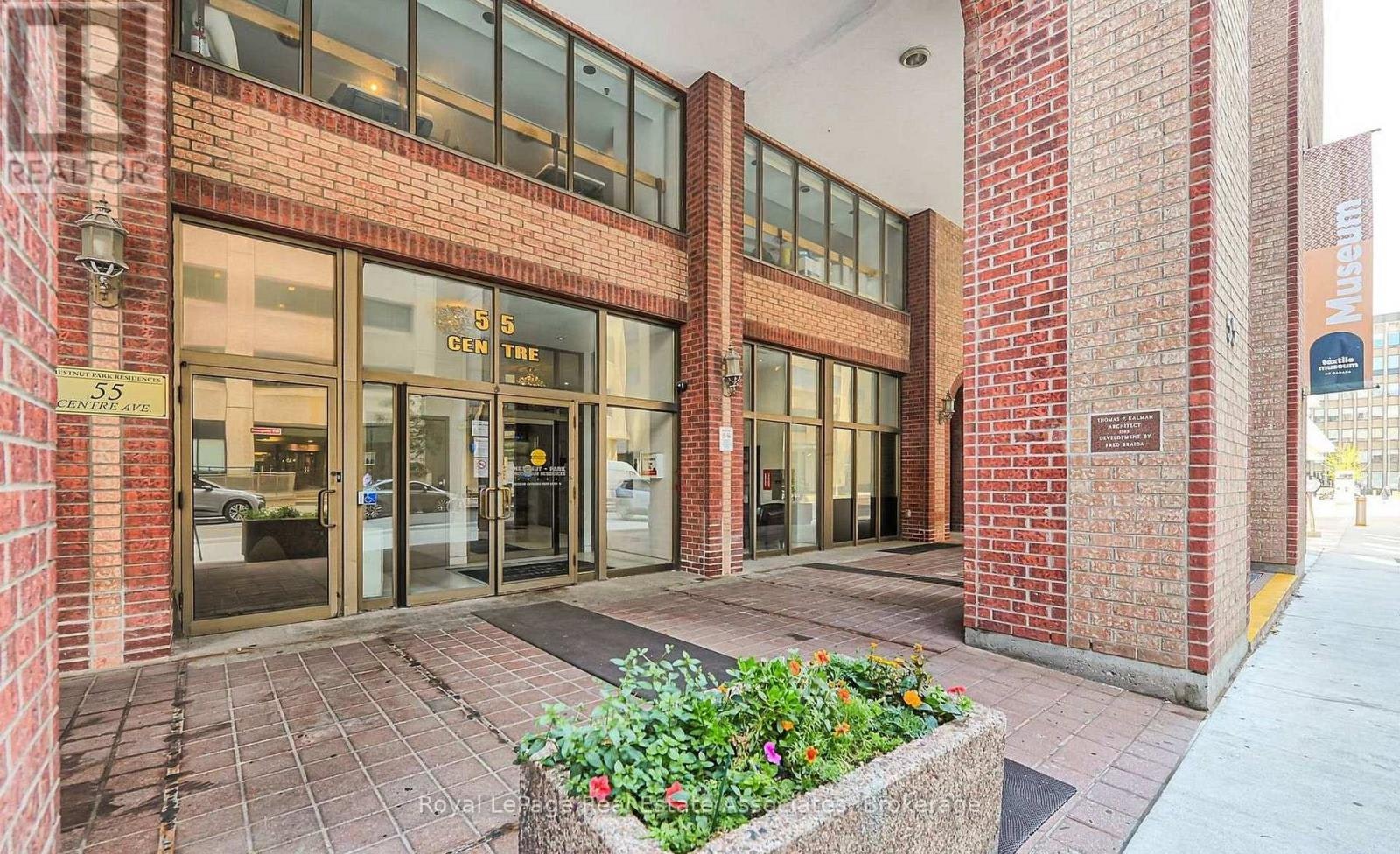 1805-55 Centre Avenue, Toronto, ON, M5G 1R4 - 2