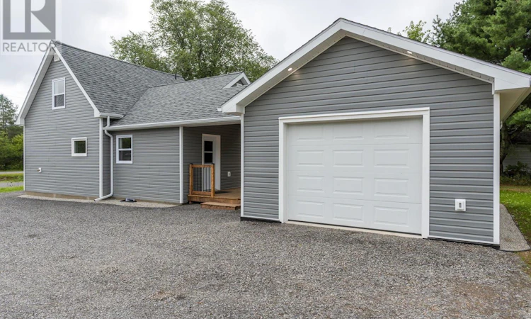829 Bishop Road North