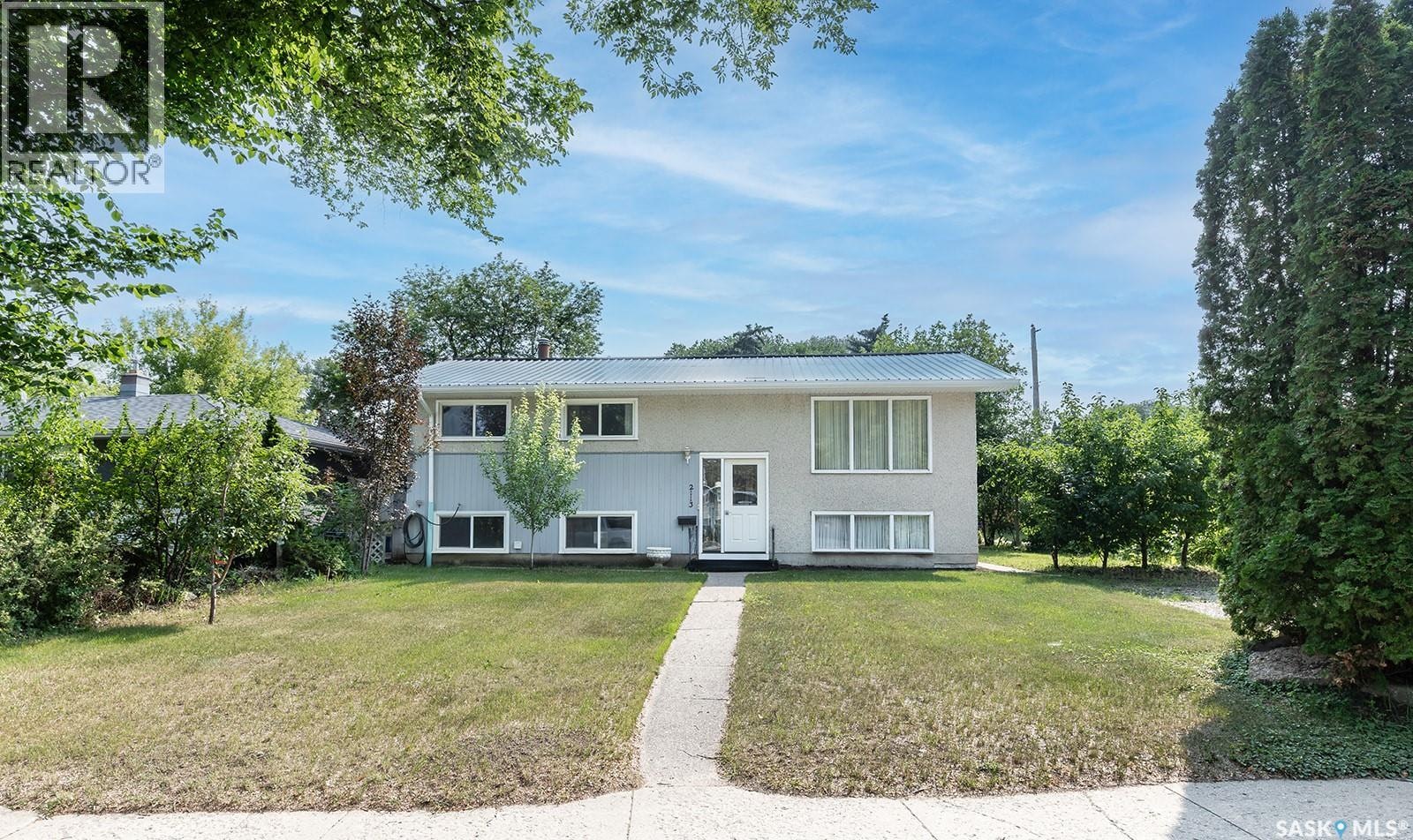 2113 Louise Avenue, Saskatoon, SK, S7J 3K2