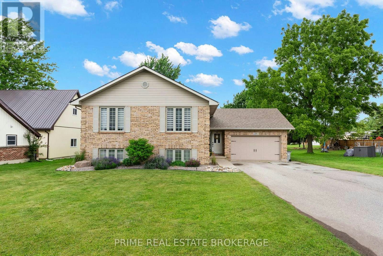 24 Queen Street W, Lambton Shores, ON, N0N 1J0