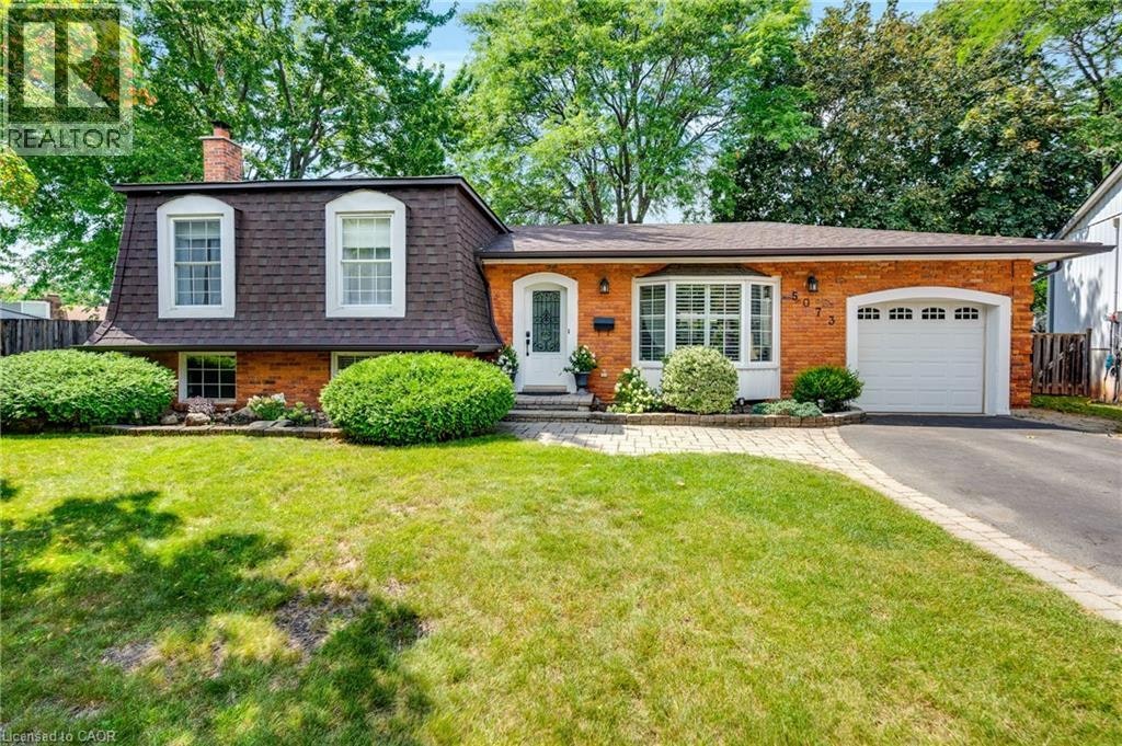 5073 Queen's Court, Burlington, ON, L7L 3Z1