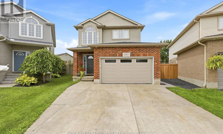 897 Bradshaw Crescent