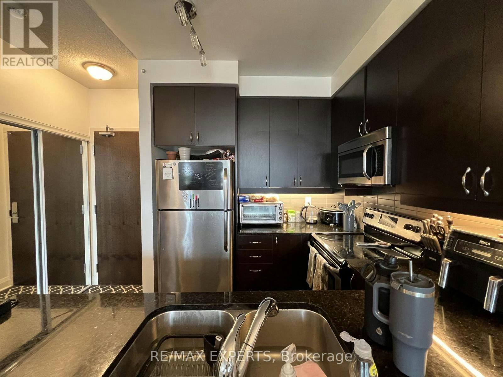 215-1185 The Queensway, Toronto, ON, M8Z 0C6 - 3