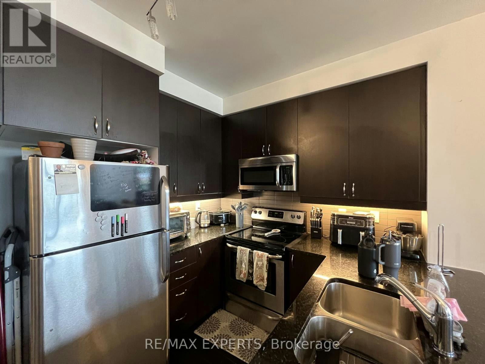 215-1185 The Queensway, Toronto, ON, M8Z 0C6 - 2