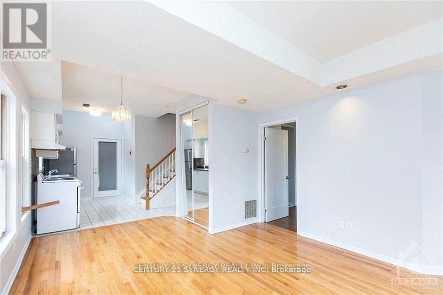 11-450 Maclaren Street, Ottawa, ON, K1R 5K6 - 4