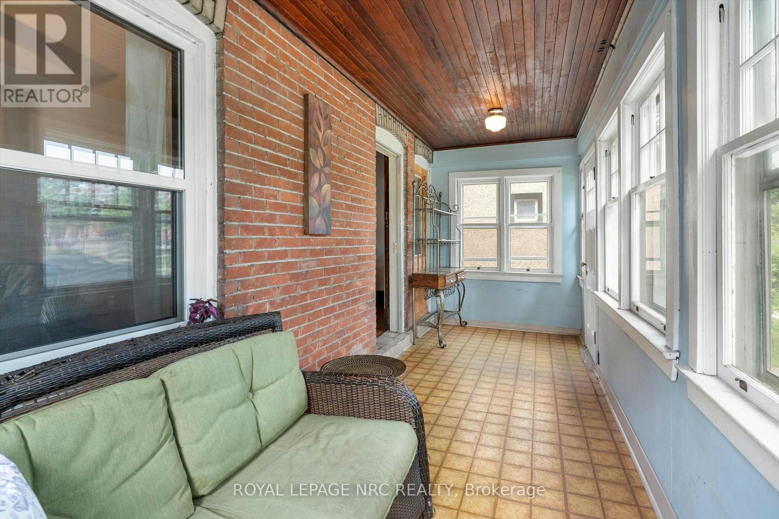 167 Pleasant Avenue, St. Catharines, ON, L2R 1Y6 - 5